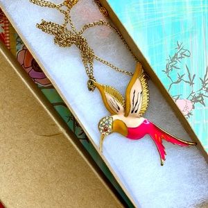 COPY - BEAUTIFUL HUMMING BIRD NECKLACE. NEVER WOR…